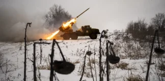 російська військова техніка поблизу лінії фронту