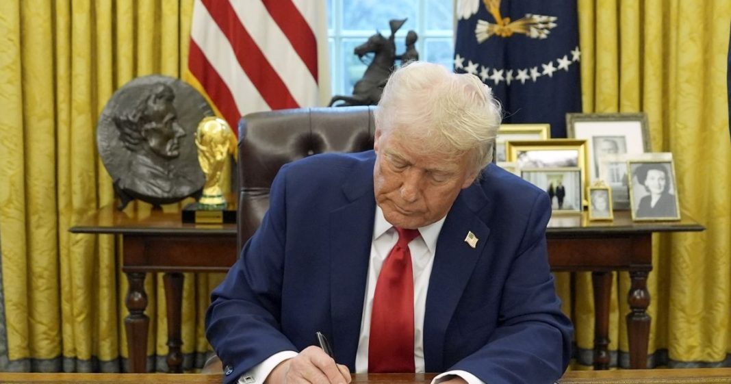 b60279136e Дональд Трамп на тлі повідомлень про можливий удар США по Ірану