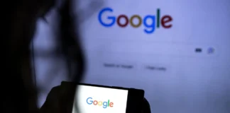 Логотип Google на тлі обговорень можливого блокування сервісів у Росії