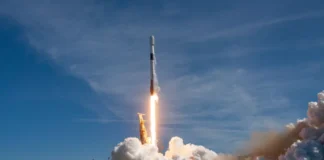 Launch of a SpaceX Starship rocket with satellites into orbit