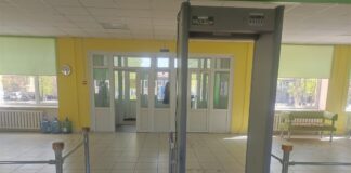 Security guards and metal detectors to be introduced in Ukrainian schools Metal detector and security system at school