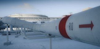 Пошкоджений нафтопровід після обстрілу під час війни