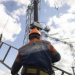 Russia launches massive attack on Ukraine's power grid</trp-post-container