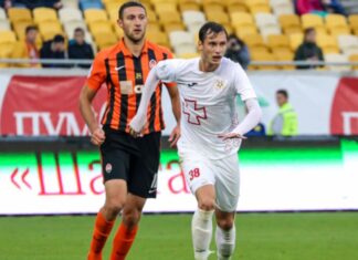 НА ФРОНТІ ЗАГИНУВ ФУТБОЛІСТ-ЗРАДНИК СЕРГІЙ ПЕТРОВ Сергій Петров під час футбольного матчу