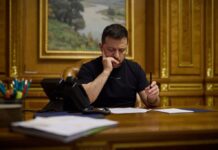 Володимир Зеленський в кабінеті