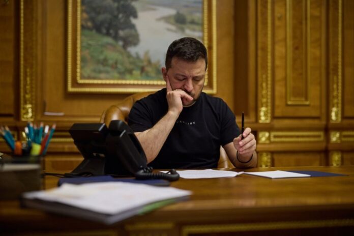 Володимир Зеленський в кабінеті