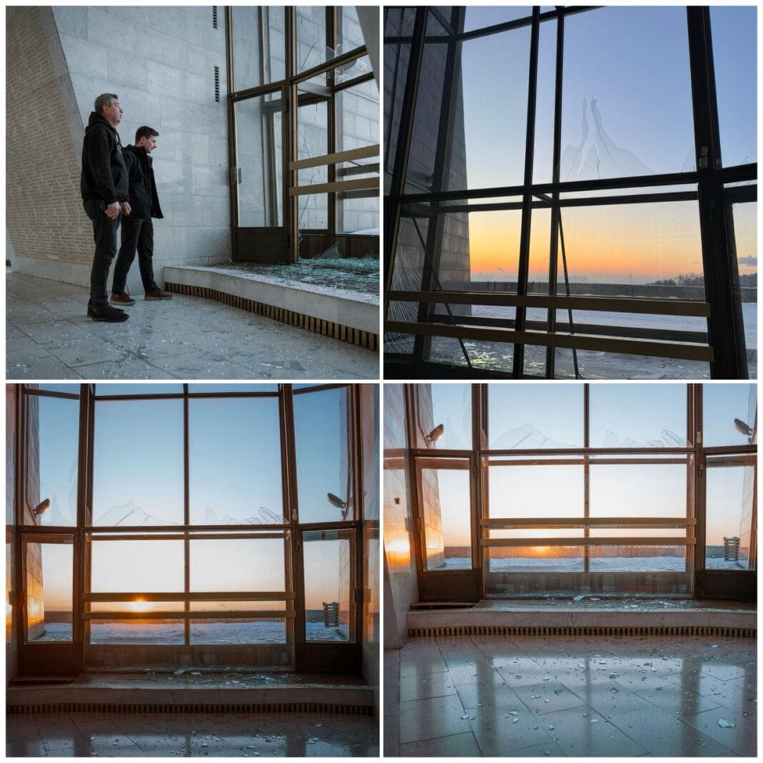 photo_202у Пошкоджені вікна музею монумента «Батьківщина-мати»