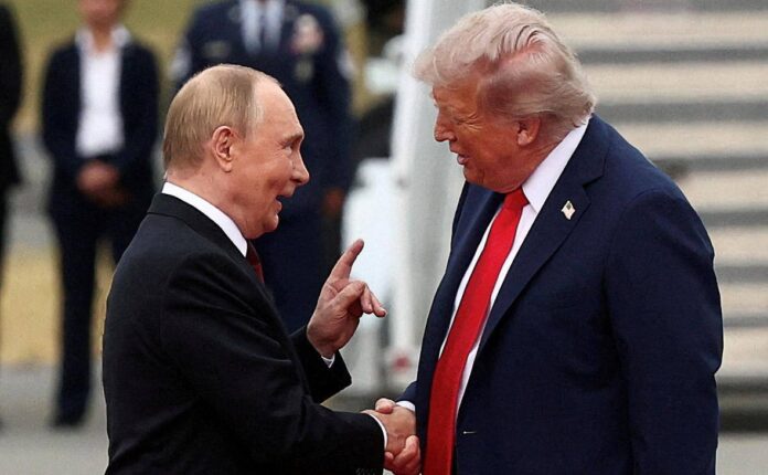 Дональд Трамп і Володимир Путін під час зустрічі