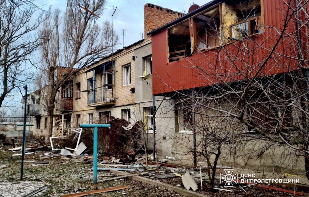 Зруйнований житловий будинок на Дніпропетровщині після російського обстрілу