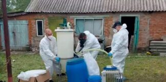 Правоохоронці вилучають обладнання нарколабораторії на Харківщині