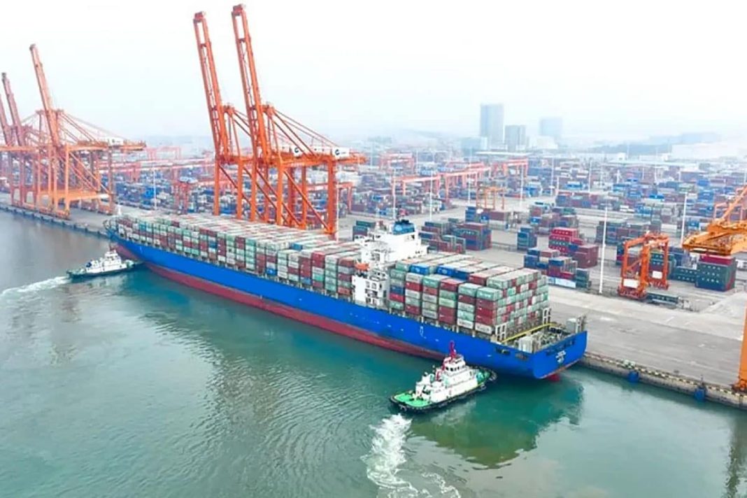 port-bejbu-galf Торговий порт у Китаї з контейнерами