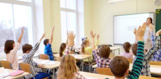 українські школярі на уроці в класі