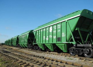 ВАНТАЖНІ ПЕРЕВЕЗЕННЯ УЗ ФІНАНСУЮТЬ ПАСАЖИРСЬКІ вантажний поїзд «Укрзалізниці» на коліях