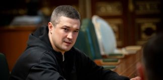 Михайло Федоров під час презентації оборонної стратегії