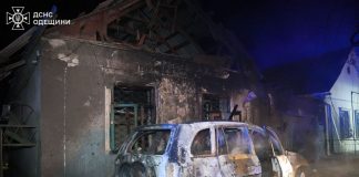 Наслідки нічної атаки РФ на Одещину з пошкодженими будинками та авто