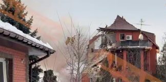 Пошкоджений будинок Дмитра Разумкова