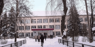 A school building in Kyiv in winter