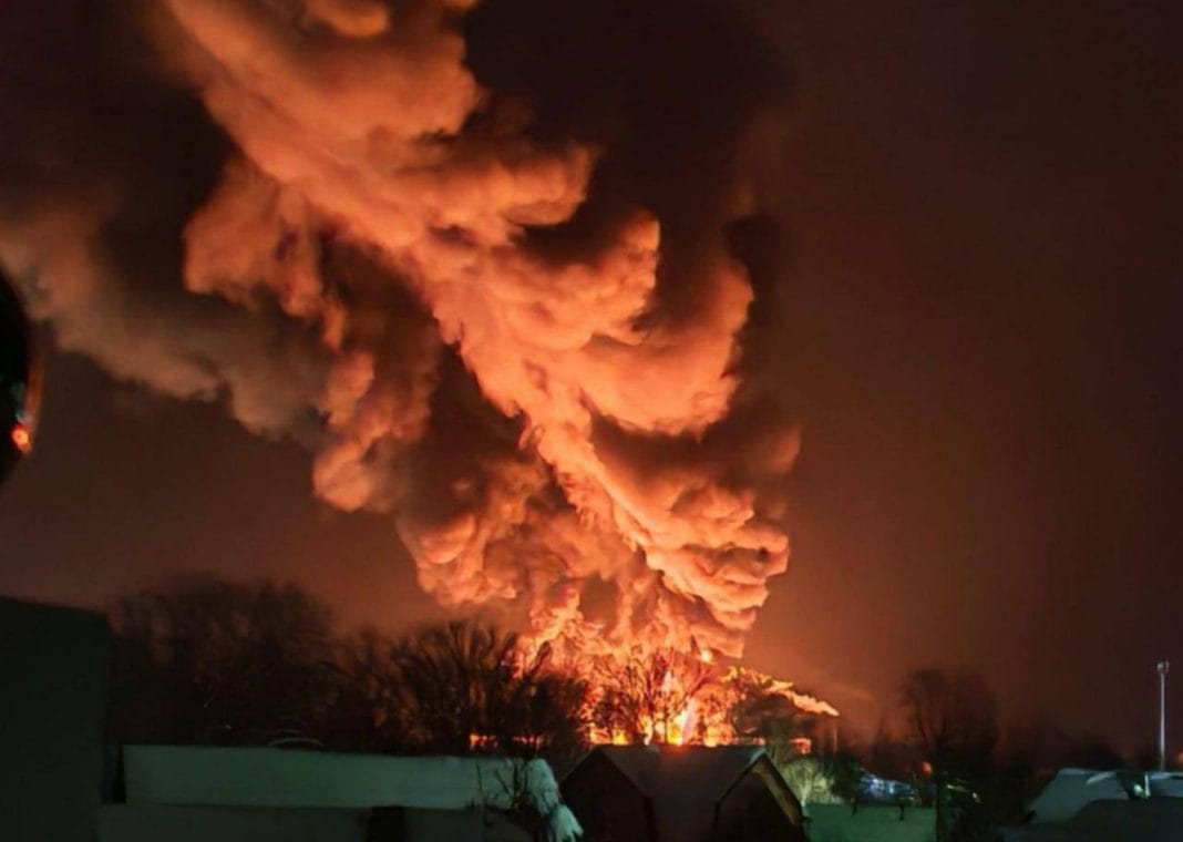 oil depot in Pskov Large-scale fire at the Velikolukskaya oil depot