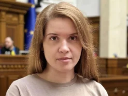 Мар'яна Безугла під час виступу у Верховній Раді
