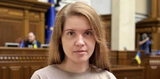 Мар'яна Безугла під час виступу у Верховній Раді