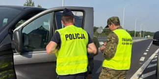 поліція Польщі проводить перевірку документів у мігрантів