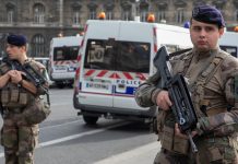 французькі військові патрулюють вулиці під час посилення безпеки