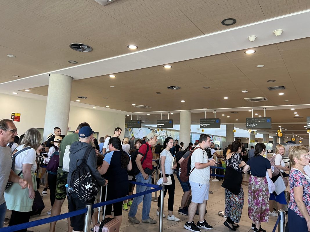 1710794230_3176 аеропорт Пафоса на Кіпрі