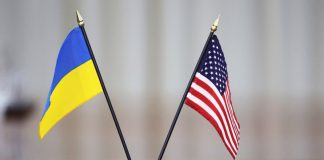 Ukrainian delegation arrives in Miami for talks Flags of the USA and Ukraine