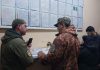 В УКРАЇНІ ВСТАНОВЛЯТЬ МІСЦЕЗНАХОДЖЕННЯ УХИЛЯНТІВ Українські військовозобов’язані під час проходження перевірки документів