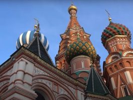 Кремль у Москві — політичний центр влади Росії