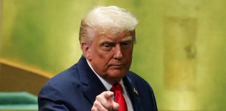 Дональд Трамп виступає на публіці