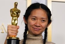 РЕЖИСЕРКА ХЛОЇ ЧЖАО ПІДТРИМАЛА ТВАРИН ХАРКОВА Хлої Чжао тримає оскар
