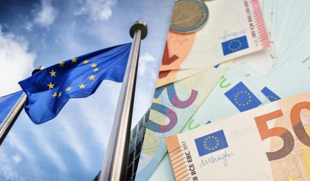 226363-1_large Прапор ЄС і банкноти євро