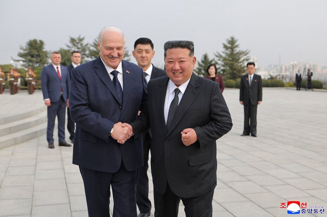2353961-392576-1287x836 Lukashenko presents gifts to Kim Jong-un during official meeting
