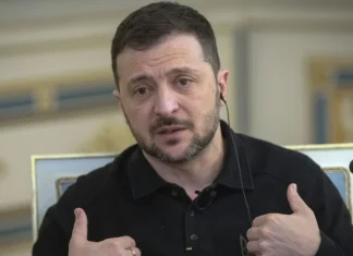 Володимир Зеленський виступає на прес-конференції