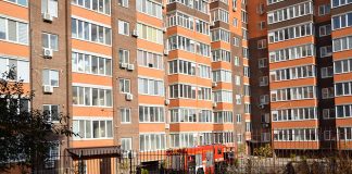 An apartment building in a city quarter