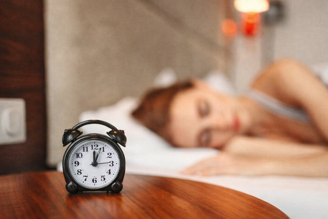 Будильник під час ранкового пробудження.