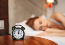 Будильник під час ранкового пробудження.