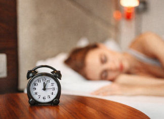 Будильник під час ранкового пробудження.