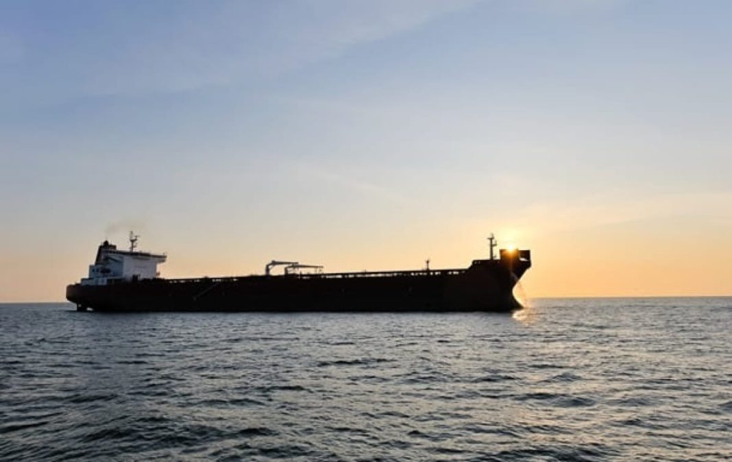 Російський нафтовий танкер у відкритому морі