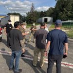 Депортованих із США українців відправили на фронт