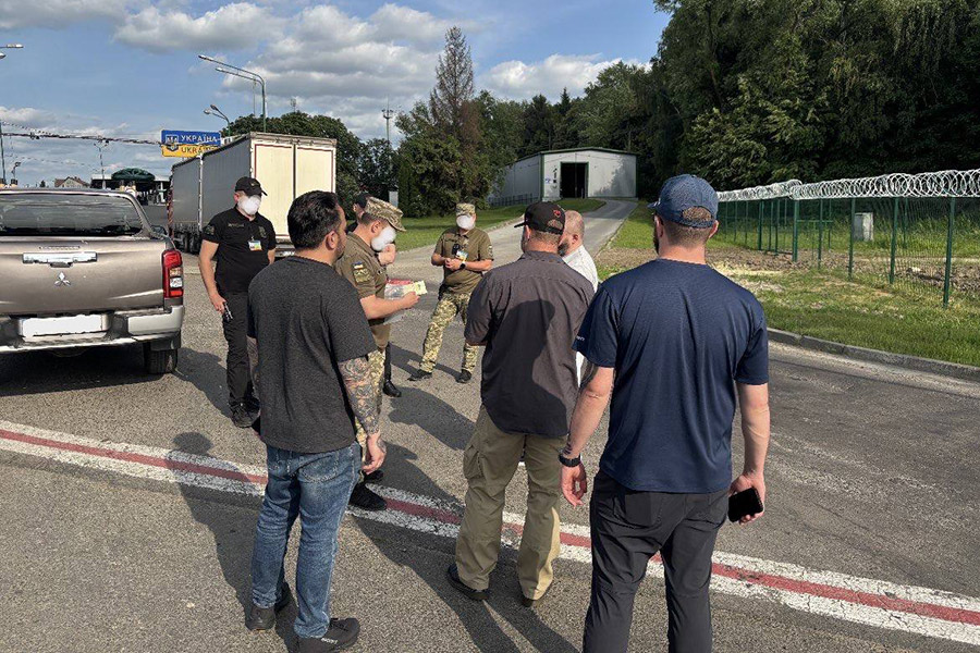 347555979629563 Українські чоловіки після депортації з США