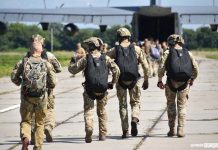 військові спецпризначенці під час підготовки до операції