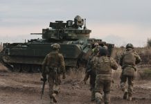 Українські військові на позиціях під час бойових дій на сході України