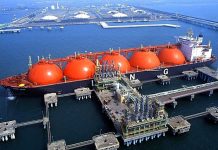 Газовий танкер СПГ на тлі новин про зупинку виробництва в Катарі