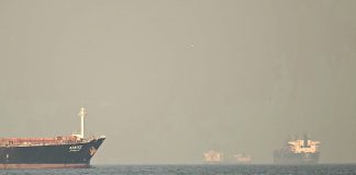 Iran threatens oil blockade tankers near the Strait of Hormuz amid hostilities