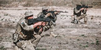 військовослужбовці на полігоні під час підготовки