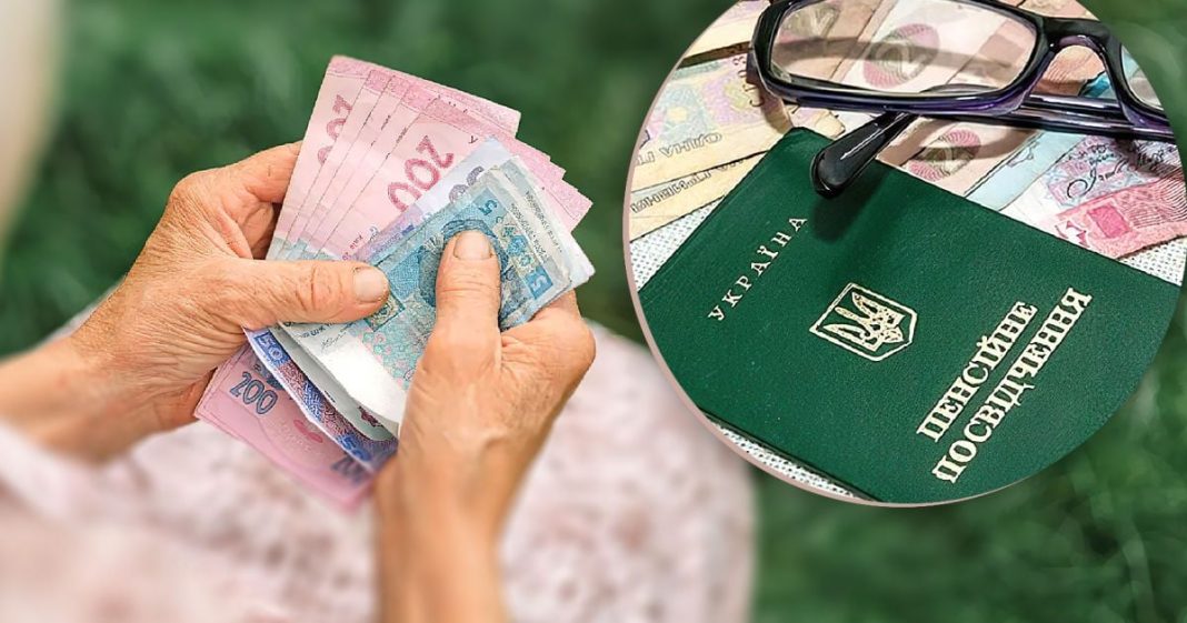 58359522dff4d5a724b2392a4e7f9168 A pensioner receives her pension