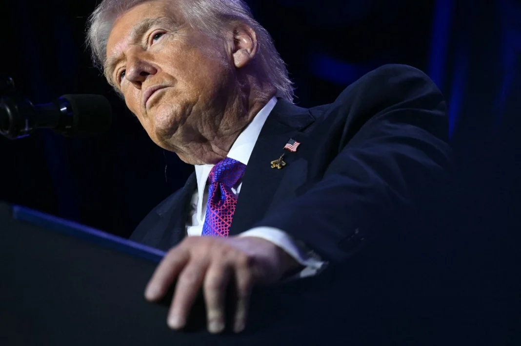 Дональд Трамп під час заяви про можливі удари по Ірану