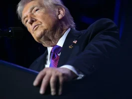 Дональд Трамп під час заяви про можливі удари по Ірану